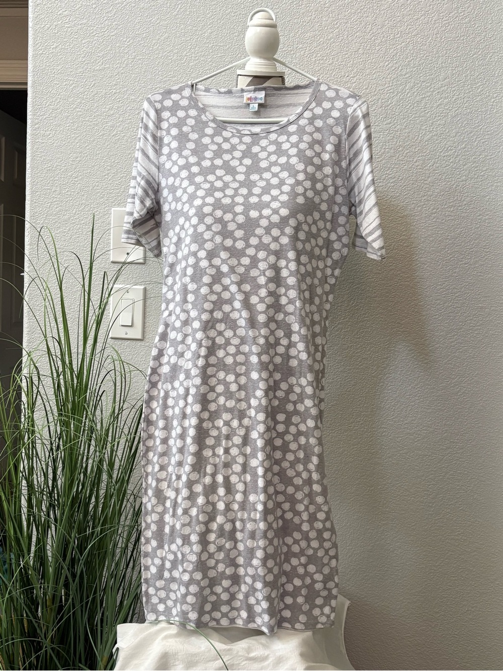 Lularoe Casual Gray & White Polka Dot T-Shirt Dress